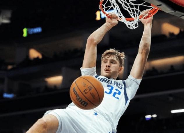 爆大冷！汤普森梦回巅峰，双状元空砍47+21+12，一战认清5名球星