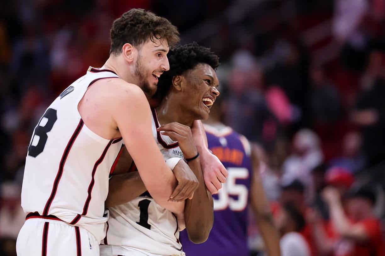 火箭内线支柱：阿门不仅天赋异禀，而且他还是一名非常勤奋的球员